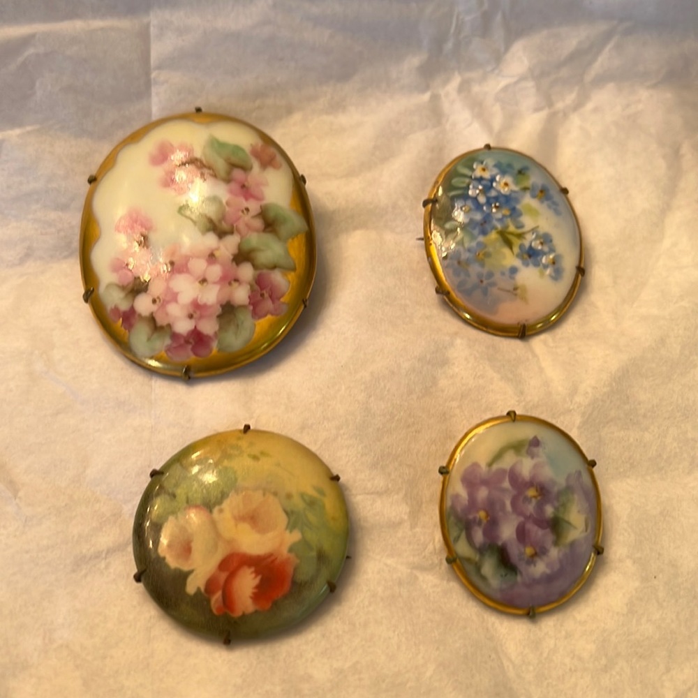 A Collection Of Porcelain Flowered Antique/Vintage Pins-GOOD SHAPE